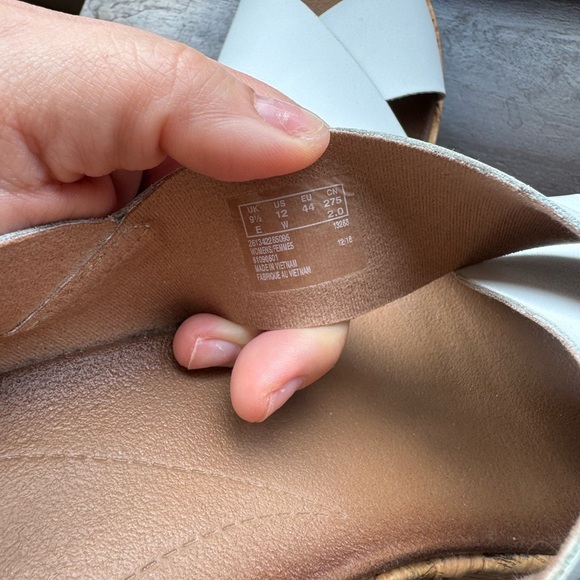 Clarks - cushion soft White wedge Sandals - Picture 7 of 7
